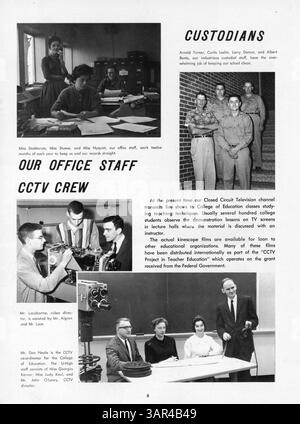 Questo annuario della University High School documenta gli studenti, gli insegnanti, i club, l'atletica leggera e gli eventi chiave dell'anno scolastico 1960-1961. La pubblicazione evidenzia anche la storia afroamericana durante questo periodo. Foto Stock