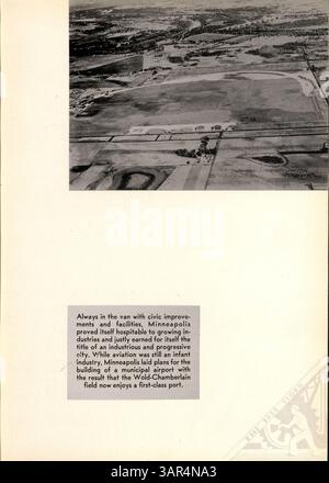 Il South High Yearbook 1934, intitolato "Tiger 1934", offre una panoramica completa dell'anno scolastico 1933-1934, che comprende studenti, insegnanti, atletica, club, ed eventi significativi. L'annuario riconosce anche il ruolo degli studenti afroamericani nelle attività scolastiche. Foto Stock