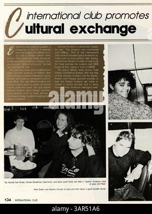 L'annuario "Regalia 1987: Out of the Blue" della Hopkins High School documenta la vita accademica e sociale di studenti, docenti, club e squadre atletiche durante l'anno scolastico 1986-1987. Foto Stock