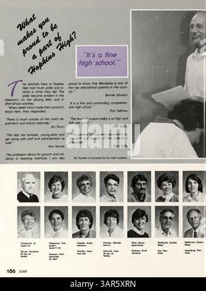 L'Hopkins High Yearbook del 1987, intitolato Regalia: Out of the Blue, cattura gli studenti, gli insegnanti, i club, l'atletica, e eventi significativi dell'anno scolastico 1986-1987, che documentano la cultura e le attività della scuola. Foto Stock