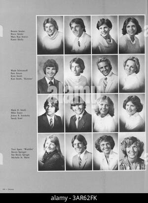 Questa edizione 1981 del Pirate Yearbook del Park Center High cattura i momenti chiave dell'anno scolastico 1980-1981, mostrando i risultati accademici, sportivi e sociali del corpo studentesco. Foto Stock
