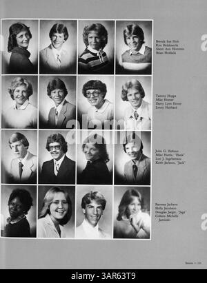 L'edizione 1981 dell'annuario del Park Center High, Pirate volume X, offre un resoconto completo delle attività della scuola, tra cui vita studentesca, insegnanti, club, atletica, ed eventi chiave dell'anno accademico 1980-1981. Foto Stock