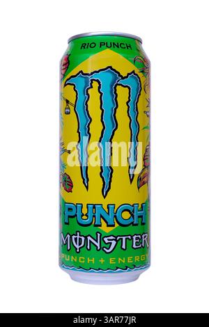 barattolo di mostro rio punch energy drink tagliato su sfondo bianco Foto Stock