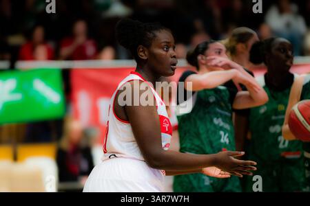 Meylan, Francia. 12 aprile 2025. Parigi, Francia, 16 aprile 2025 Clarance Kongo (13 Meylan) in azione durante la partita dei playoff del Campionato francese di pallacanestro femminile di Lega 2 tra Meylan e Montbrison allo stadio Charlaix di Meylan, Francia (Constance Bugaut/SPP) credito: SPP Sport Press Photo. /Alamy Live News Foto Stock
