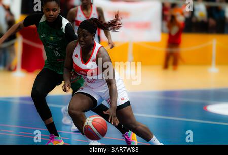 Meylan, Francia. 12 aprile 2025. Parigi, Francia, 16 aprile 2025 Clerine Choron (10 Meylan) in azione durante la partita dei playoff del Campionato francese di pallacanestro femminile di Lega 2 tra Meylan e Montbrison allo stadio Charlaix di Meylan, Francia (Constance Bugaut/SPP) credito: SPP Sport Press Photo. /Alamy Live News Foto Stock