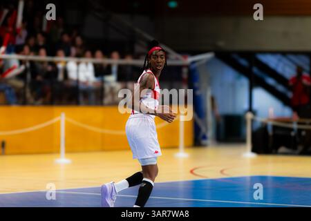 Meylan, Francia. 12 aprile 2025. Parigi, Francia, 16 aprile 2025 Nukiya Mayo (1 Meylan) in azione durante la partita dei playoff del Campionato francese di pallacanestro femminile di Lega 2 tra Meylan e Montbrison allo stadio Charlaix di Meylan, Francia (Constance Bugaut/SPP) credito: SPP Sport Press Photo. /Alamy Live News Foto Stock