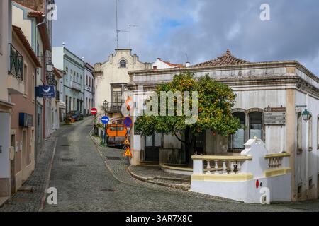 Monchique, Algarve, Portogallo - il villaggio di montagna di Monchique, immerso nel bellissimo paesaggio montano della Serra de Monchique, è un grande de Foto Stock