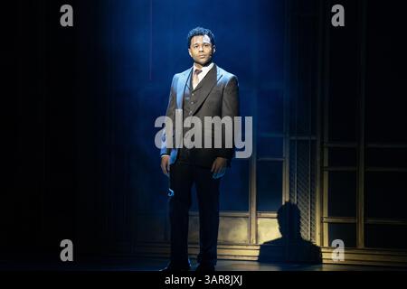 Londra, Regno Unito. 16 aprile 2025. Corbin Bleu ha visto esibirsi sul palco nella produzione di The Great Gatsby a Londra. Nuovo musical "The Great Gatsby" fai una foto sul palco del London Coliseum, dove è in corso lo spettacolo. con cast completo in costume nelle scene della produzione. Credito: SOPA Images Limited/Alamy Live News Foto Stock