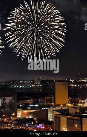 4 luglio 2011 - New York, N.. Y, USA - 35th Annual Macy's 4 luglio fuochi d'artificio 2011, New York City 07-04-2011. 2011.(immagine di credito: © Globe Photos/ZUMAPRESS.com) Foto Stock