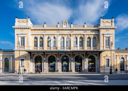 Stazione ferroviaria di Trieste centrale, Trieste, Friuli-Venezia Giulia, Italia Foto Stock