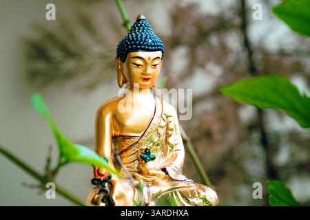 Festa del Buddha Jayanti del Vesak Day della statua dorata buddista Siddhartha Gautama Foto Stock
