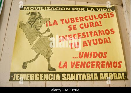 15 dicembre 2009 - Lima, Perù - Un segnale di avvertimento sui pericoli della tubercolosi presso il Centro sanitario Cruz de Motupe nel distretto di San Juan de Lurigancho. La tubercolosi è una grave minaccia nelle comunità affollate di Lima. (Immagine di credito: © David Snyder/ZUMA Press) Foto Stock