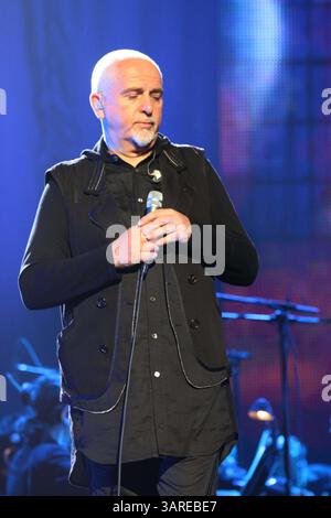 7 maggio 2010 - New York, New York, Stati Uniti - PETER GABRIEL & Friends concerto al radio City Music Hall di New York City 5/03/2010 . K64942MBR.(immagine di credito: © Globe Photos/ZUMApress.com) Foto Stock