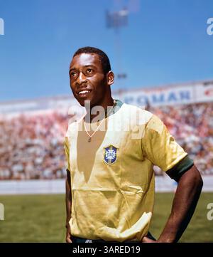 Pele. Ritratto del leggendario calciatore brasiliano, Edson Arantes do Nascimento ("Pelé": 1940-2022), nel 1970 Foto Stock