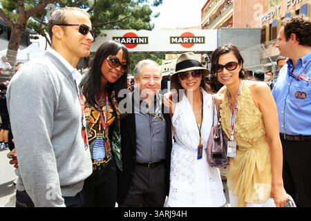 16 maggio 2010 - Monte Carlo, Monaco - JEAN TODT (fra) Presidente FIA con NAOMI CAMPBELL (GBR)...Campionato del mondo di Formula 1, Rd 6, giorno gara. (Credito: © Sutton Motorsports/ZUMApress.com) Foto Stock