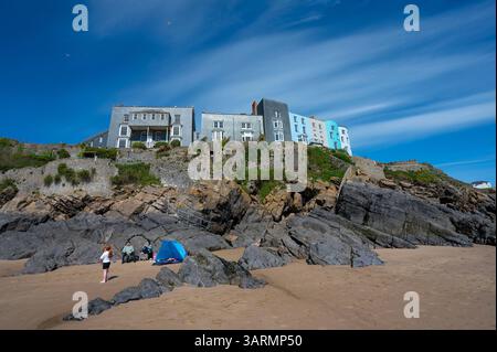 Tenby (gallese: Dinbych-y-pysgod, lett. "Fortlet of the fish") è una città e comunità di mare nella contea di Pembrokeshire, Galles. Foto Stock