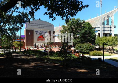 12 ottobre 2013 - Clemson, SC, U. S - Una vista del Memorial Stadium prima di una partita di football NCAA tra i Boston College Eagles e i Clemson Tigers al Memorial Stadium ''Death Valley'' a Clemson, South Carolina. (Immagine di credito: © Shane Roper/ZUMAPRESS.com) Foto Stock