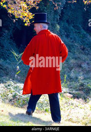 13 ottobre 2013 - Tarrytown, New York, U. S - i visitatori della storica casa dell'autore Washington Irving nella Hudson Valley, Sunnyside, per i tour della stagione di Halloween chiamati ''The Legend Behind the 'Legend''', possono incontrare JONATHAN, uno degli interpreti in costume, che sembra elegante come l'autore stesso. (Immagine di credito: © Staton Rabin/ZUMAPRESS.com) Foto Stock
