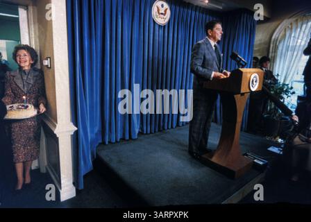 18 dicembre 2003; Washington, DC, USA; FOTO DEL FILE (data sconosciuta): 40° presidente degli Stati Uniti (1981-89) RONALD REAGAN che tiene un discorso sul podio. Reagan come presidente. Nato il 6 febbraio 1911 a Tampico, Illinois. (Immagine di credito: Michael Evans/ZUMAPRESS.com) Foto Stock