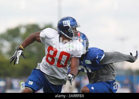 30 luglio 2013 - East Rutherford, New Jersey, U. S - il wide receiver dei New York Giants VICTOR CRUZ (80) e il cornerback dei New York Giants AARON ROSS (31) durante il training camp dei Giants al quest Diagnostics Training Center di East Rutherford, NJ (Credit Image: © Vinny Carchietta/ZUMAPRESS.com) Foto Stock