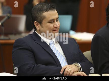 20 giugno 2013 - Sanford, Florida, Stati Uniti - George Zimmerman sorride mentre il suo difensore Mark o'Mara interroga potenziali giurati per il suo processo nel tribunale di Seminole a Sanford, Florida, giovedì 20 giugno 2013. Zimmerman e' stato accusato di omicidio di secondo grado per la morte di Trayvon Martin nel 2012. (Immagine di credito: © Gary W. Green/MCT/ZUMAPRESS.com) Foto Stock