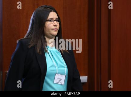 20 giugno 2013 - Sanford, FL, USA - Gracie, sorella di George Zimmerman, entra in aula durante il suo processo nel tribunale del circuito di Seminole a Sanford, Florida, giovedì 20 giugno 2013. Zimmerman e' stato accusato di omicidio di secondo grado per la morte di Trayvon Martin nel 2012. (Immagine di credito: © Gary W. Green/MCT/ZUMAPRESS.com) Foto Stock