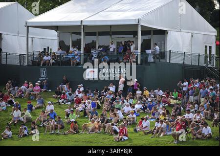 22 giugno 2013 - Cromwell, Connecticut, U. S - Cromwell, CT - la folla sul 17° green durante il Travelers Championship a TPC River Highlands a Cromwell, Connecticut. (Immagine di credito: © Brian Ciancio/ZUMAPRESS.com) Foto Stock