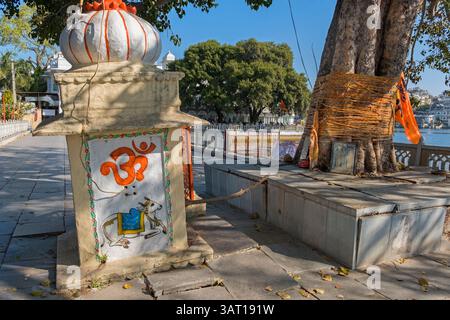 Santuario indù Ambrai Ghat Udaipur Rajasthan India Foto Stock