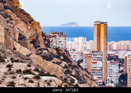 L'isola di Benidorm vista dal castello di Santa Barbara Foto Stock