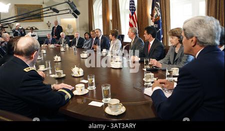 4 settembre 2013 - Washington, District of Columbia, U. S - il presidente degli Stati Uniti Barack Obama incontra i membri bipartisan del Congresso nella sala del Gabinetto della Casa Bianca a Washington, D.C. il 3 settembre 2013. (Immagine di credito: © Prensa Internacional/ZUMAPRESS.com) Foto Stock