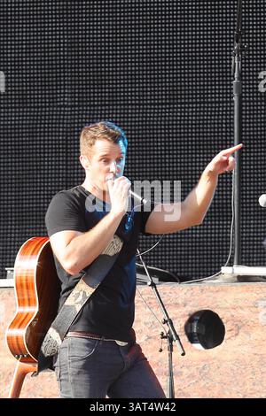 7 giugno 2013: Il cantante di musica country Easton Corbin si è intrattenuto durante il tardo pomeriggio. Thunder on the Mountain a Mulberry Mountain a Ozark, Arkansas. Richey Miller/CSM(immagine di credito: © Richey Miller/Cal Sport Media/ZUMAPRESS.com) Foto Stock