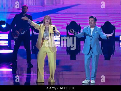 08.04.2025, xlakx, Entertaiment Musik, Die Beatrice Egli Show, emspor v.l. Die Saengerin Beatrice Egli und Thomas Anders bei der Aufzeichnung Die Beatrice Egli Show a Berlino-Adlershof. Berlin Adlershof *** 08 04 2025, xlakx, Entertaiment Musik, Die Beatrice Egli Show, emspor V l la cantante Beatrice Egli e Thomas Anders alla registrazione del Beatrice Egli Show di Berlino Adlershof Berlin Adlershof Daniel Lakomski Foto Stock