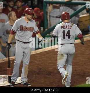 25 giugno 2013 - Washington, DC, USA - la terza base degli Arizona Diamondbacks Martin Prado (14) si schiaffa con gli Arizona Diamondbacks dopo aver colpito un fuoricampo durante gli otto inning al Nationals Park di Washington, D. C, martedì 25 giugno 2013. Washington sconfisse Arizona 7-5. (Immagine di credito: © Harry E. Walker/MCT/ZUMAPRESS.com) Foto Stock