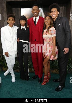 29 maggio 2013 - New York, New York, Stati Uniti - JADEN SMITH, WILLOW SMITH, WILL SMITH, JADA PINKETT SMITH e TREY SMITH partecipano alla premiere "After Earth". (Immagine di credito: © Sonia Moskowitz/Globe Photos/ZUMAPRESS.com) Foto Stock