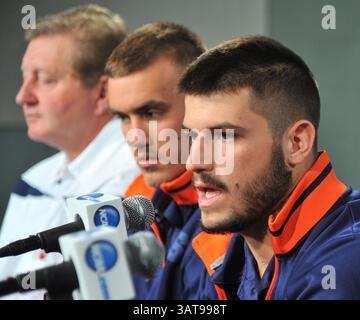 26 maggio 2013 - Filadelfia, Pennsylvania, Stati Uniti - il difensore di Siracusa BRIAN MEGILL risponde a una domanda durante una conferenza stampa NCAA a Filadelfia domenica. I Syracuse Orange giocheranno i Duke Blue Devils per il campionato NCAA Division i il Memorial Day. (Immagine di credito: © Clem Murray/MCT/ZUMAPRESS.com) Foto Stock
