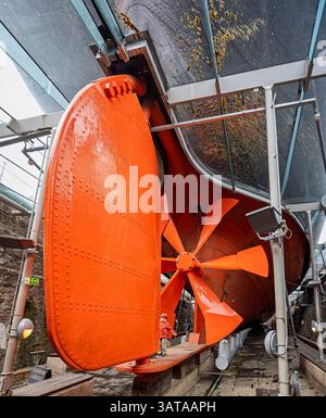 Primo piano dell'elica e del timone della SS Great Britain da sotto la linea d'acqua presso il museo SS Great Britain di Bristol, Regno Unito, il 17 aprile 2025 Foto Stock
