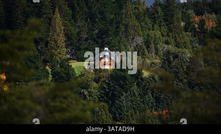 Casa nella foresta della patagonia Foto Stock