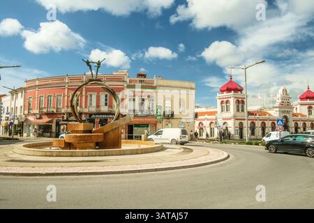 Blick zur Markthalle Mercado Municipal de LoulÃ . LoulÃ , Algarve, Portogallo Makrthalle in der Altstadt *** Vista del mercato del Mercado Municipal de LoulÃ LoulÃ , Algarve, mercato del Portogallo nella città vecchia Foto Stock