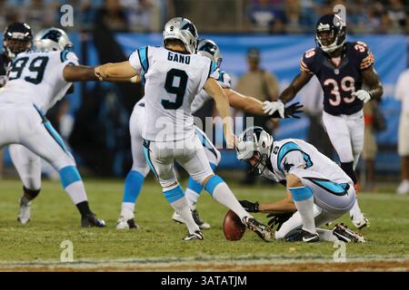 Month name} 9, 2013: Il kicker dei Carolina Panthers Graham Gano (9) calcia un Field goal da 50 yard durante la partita al Bank of America Stadium di Charlotte, North Carolina. I Panthers vinsero il loro debutto 24-17 sui Bears. (Immagine di credito: © Jim Dedmon/Cal Sport Media/ZUMAPRESS.com) Foto Stock