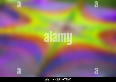 Sfondo astratto e sfocato simile a mandala in colori neon Foto Stock