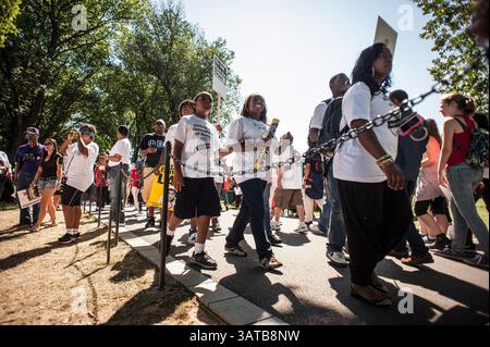 24 agosto 2013 - Washington, DC, USA - le persone partecipano al 50° anniversario della marcia su Washington, D.C., sabato 24 agosto 2013. (Immagine di credito: © Andre Chung/MCT/ZUMAPRESS.com) Foto Stock