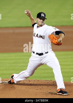 24 agosto 2013 - Miami, FL, USA - il lanciatore dei Miami Marlins Jose Fernandez consegna nel primo inning contro i Colorado Rockies, partita al Marlins Park di Miami, Florida, sabato 24 agosto 2013. (Immagine di credito: © Pedro Portal/MCT/ZUMAPRESS.com) Foto Stock