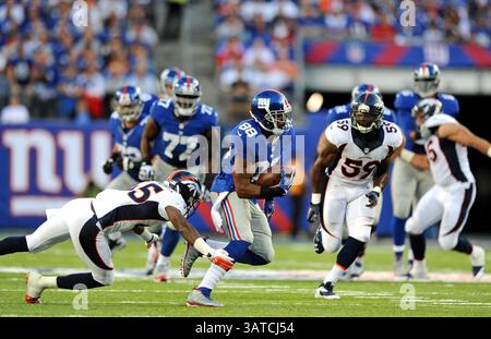 15 settembre 2013 - East Rutherford, NJ, Stati Uniti - Hakeem Nicks dei New York Giants cerca di correre contro i Denver Broncos al MetLife Stadium di East Rutherford, New Jersey, domenica 15 settembre 2013. (Immagine di credito: © Tyson Trish/MCT/ZUMAPRESS.com) Foto Stock