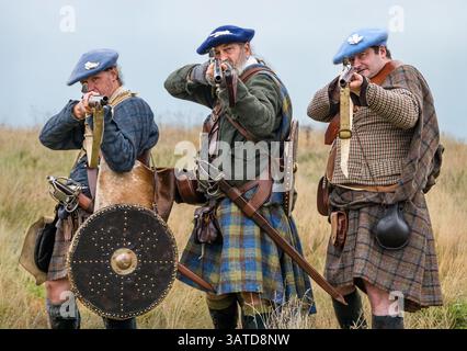 Stewarts of Appin Soldiers in the Jacobite Army Reenactment nella Battaglia di Prestonpans, che ebbe luogo il 21 settembre 1745, East Lothian, S. Foto Stock