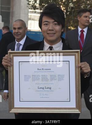 28 ottobre 2013 - New York City, NY, USA - Nazioni Unite, New York, ottobre 28 2013 - il segretario generale Ban Ki-Moon ha designato il pianista cinese Lang Lang, noto in tutto il mondo, come Messaggero di Pace delle Nazioni Unite, con particolare attenzione all'educazione globale. Sulla foto: Il pianista Lang Lang The New un Messenger of Peace..credito: Luiz Rampelotto/EuropaNewswire (immagine di credito: © Luiz Rampelotto/ZUMAPRESS.com) Foto Stock