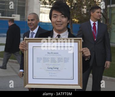 28 ottobre 2013 - New York City, NY, USA - Nazioni Unite, New York, ottobre 28 2013 - il segretario generale Ban Ki-Moon ha designato il pianista cinese Lang Lang, noto in tutto il mondo, come Messaggero di Pace delle Nazioni Unite, con particolare attenzione all'educazione globale. Sulla foto: Il pianista Lang Lang The New un Messenger of Peace..credito: Luiz Rampelotto/EuropaNewswire (immagine di credito: © Luiz Rampelotto/ZUMAPRESS.com) Foto Stock