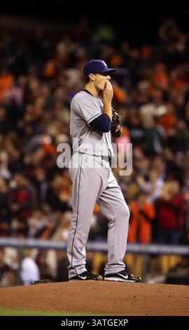 27 settembre 2013 - San Francisco, CA, USA - il lanciatore dei San Diego Padres Burch Smith si riunisce dopo aver rinunciato a un fuoricampo di due punti nel secondo inning contro Juan Perez dei San Francisco Giants all'AT&T Park di San Francisco, California, venerdì 27 settembre 2013. (Immagine di credito: © Anda Chu/MCT/ZUMAPRESS.com) Foto Stock