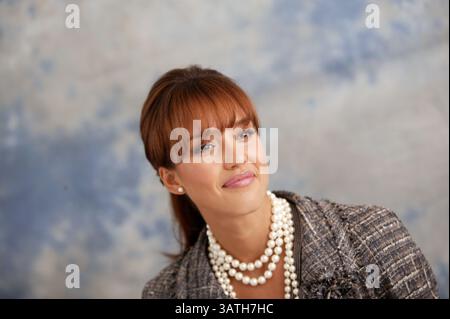 21 settembre 2005 - Hollywood, California, Stati Uniti - JESSICA ALBA promuove 'Into the Blue' Jessica Marie Alba (Los Angeles, 28 aprile 1981) è un'attrice e donna d'affari statunitense. Ha vinto vari premi per la sua recitazione, tra cui il Choice Actress Teen Choice Award e il Saturn Award per la migliore attrice in televisione, e una nomination al Golden Globe per il suo ruolo principale nella serie televisiva Dark Angel. Alba ha iniziato le sue apparizioni televisive e cinematografiche all'età di 13 anni in Camp Nowhere e The Secret World of Alex Mack (1994). È cresciuta alla ribalta come attrice principale nella serie televisiva Dark Angel (2000-02) wh Foto Stock