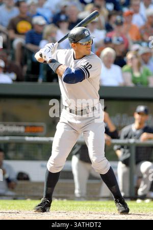 1 Ottobre 2007 - Baltimore, Maryland, Stati Uniti d'America - Baltimore, MD - Settembre 30, 2007 -- New York Yankees shorstop terzo baseman Alex Rodriguez (13) pipistrelli nel quarto inning contro i Baltimore Orioles a Rigogolo Park a Camden Yards a Baltimora, MD Domenica, Settembre 30, 2007. .Credito: Ron Sachs / CNP. (Credito Immagine: © Ron Sachs/CNP via ZUMA filo) Foto Stock