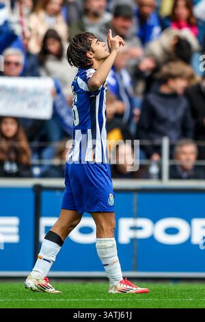Dragon Stadium, Oporto, Portogallo. 18 aprile 2025. Nella foto da sinistra a destra, Rodrigo Mora al FC Porto vs FC Famalicao - Portogallo Betclic League 2024/25 - Campionato - Matchday 30. Crediti: Victor Sousa/Alamy Live News Foto Stock